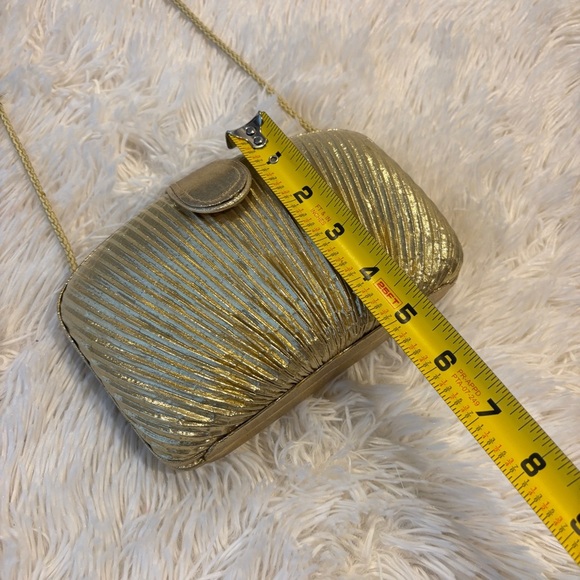 Y&S Original Vintage Rare Clam Shell Shape Gold  Evening crossbody purse - Picture 4 of 13